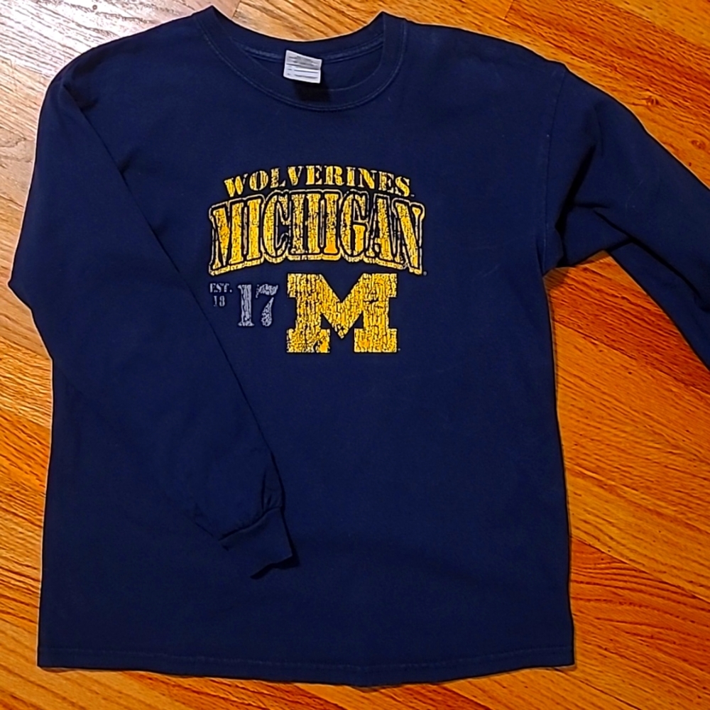Boys U of Michigan  long sleeve, sized Large